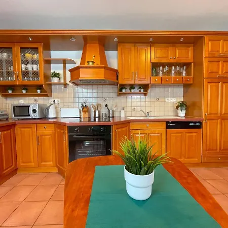 Villa Zoeldpart Balatonszarszo
