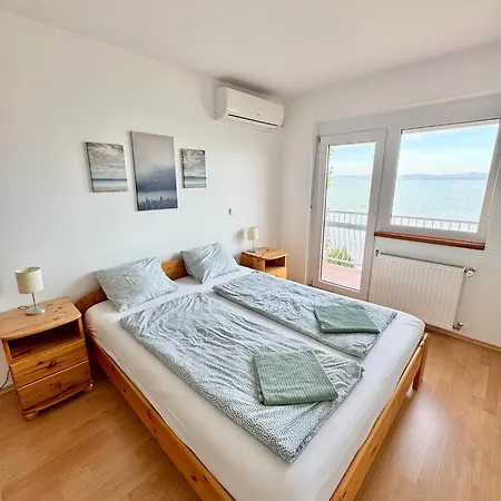 Vila Zoeldpart Balatonszarszo