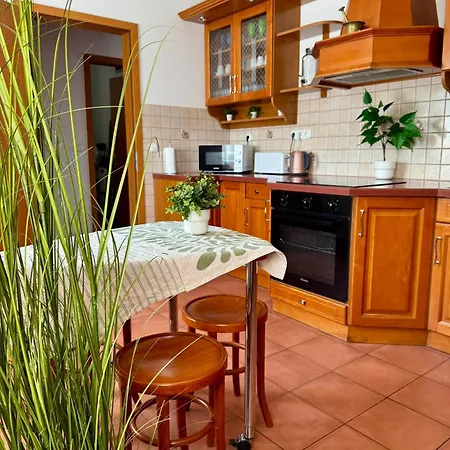 Zoeldpart Villa Balatonszarszo